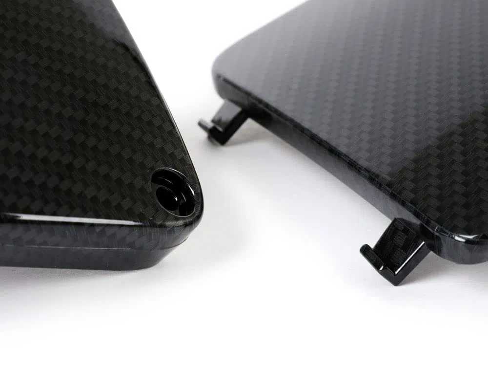 MOTO NOSTRA Wartungsklappen Set Beinschild carbon style kompatibel für Vespa GT, GTL, GTV, GTS, HPE, Super Tech, Sport, 125-300
