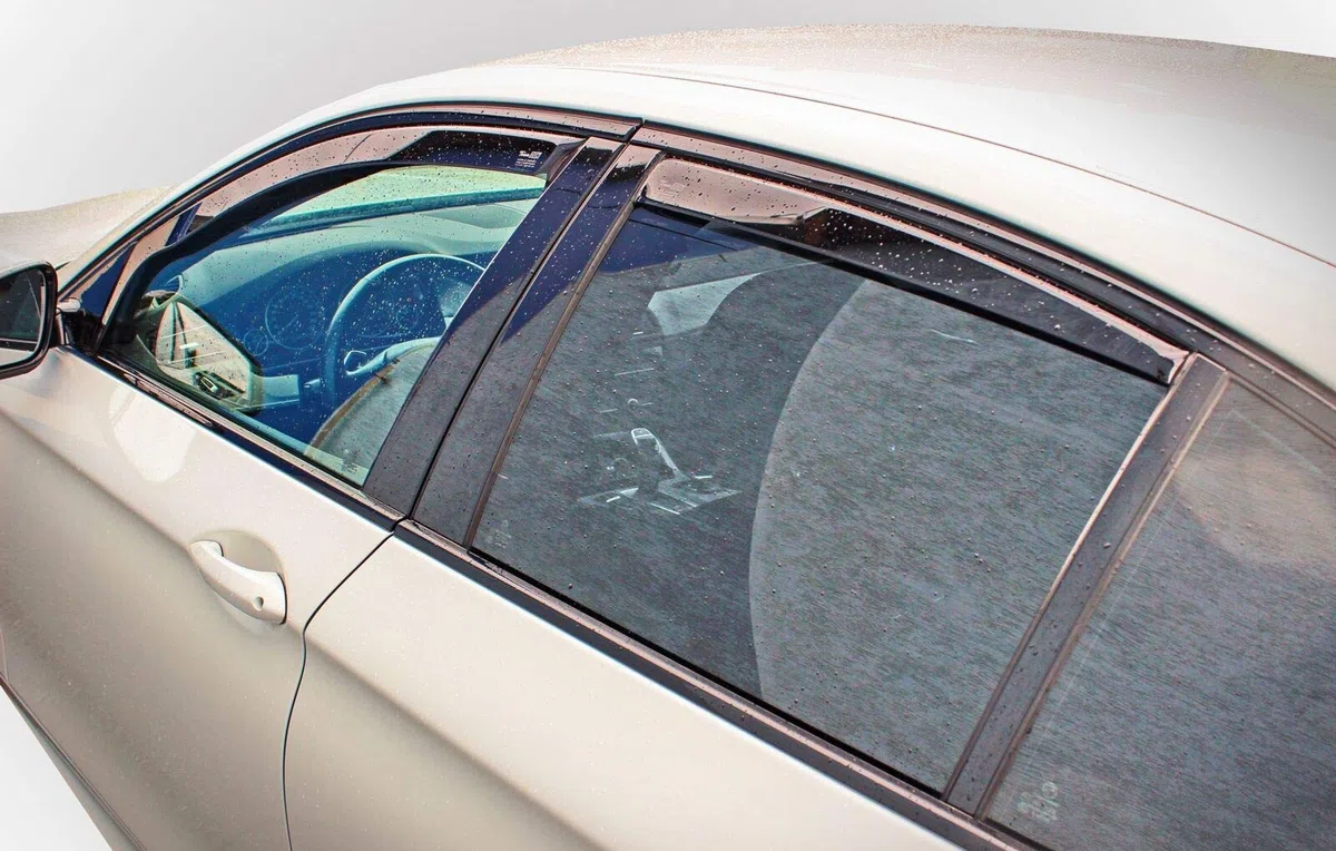 J&J AUTOMOTIVE Windabweiser passend für Ford Focus 1998-2005 4tlg, Heko Regenabweiser Vorne Hinten Getönt Dunkel Passform