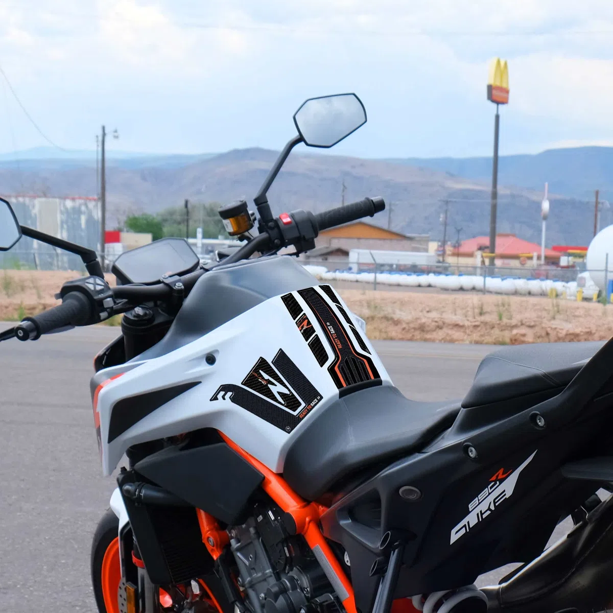 labelbike - 3D Aufkleber Set Motorrad Tank Harzschutz und Dekorationen kompatibel mit KTM 890 Duke R