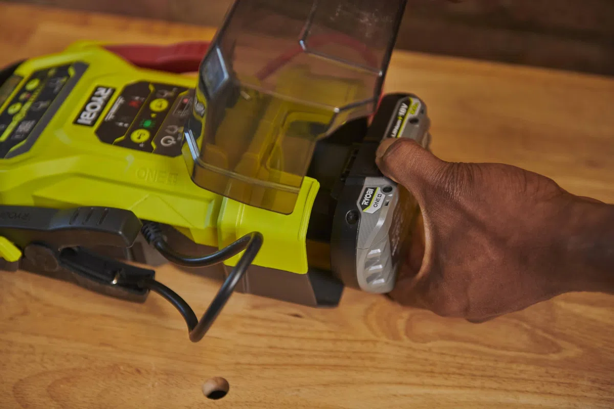 RYOBI 18V ONE+ Akku-Starthilfegerät RJSC18-0, ohne Akku und Ladegerät