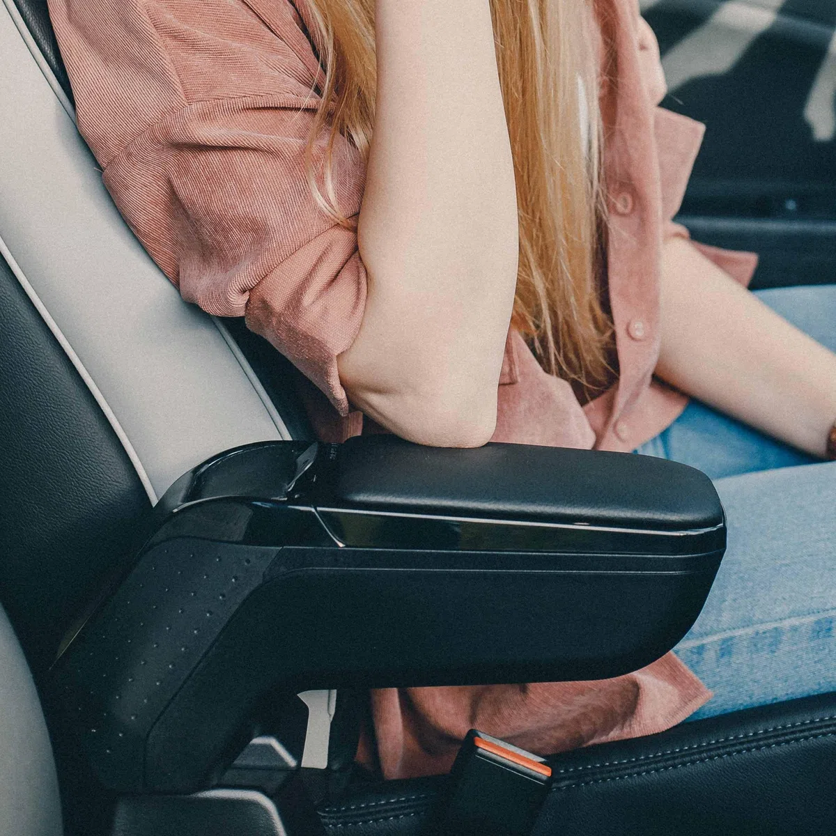 RATI ARMSTER 2 Armlehne kompatibel für TOYOTA AYGO X HYBRID 2026- [schwarz,vegan Leder] nachrüstbare Mittelarmlehne mit Staufach