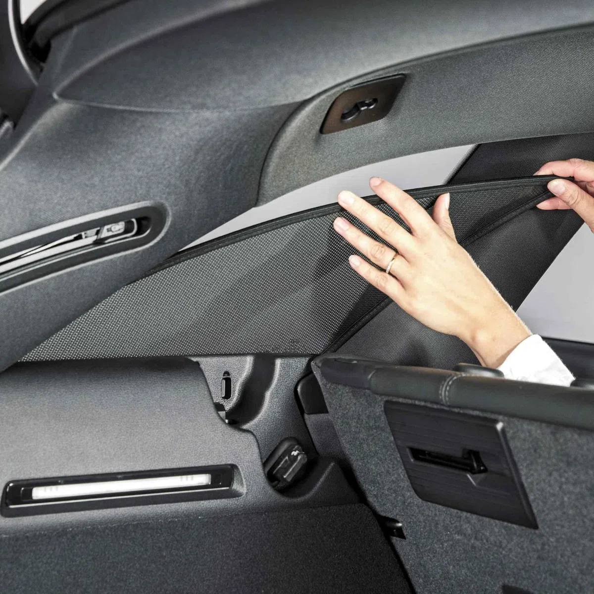 Premium SunClip Auto Sicht- & Sonnenschutz kompatibel mit VW T7 2021- INKL Tasche