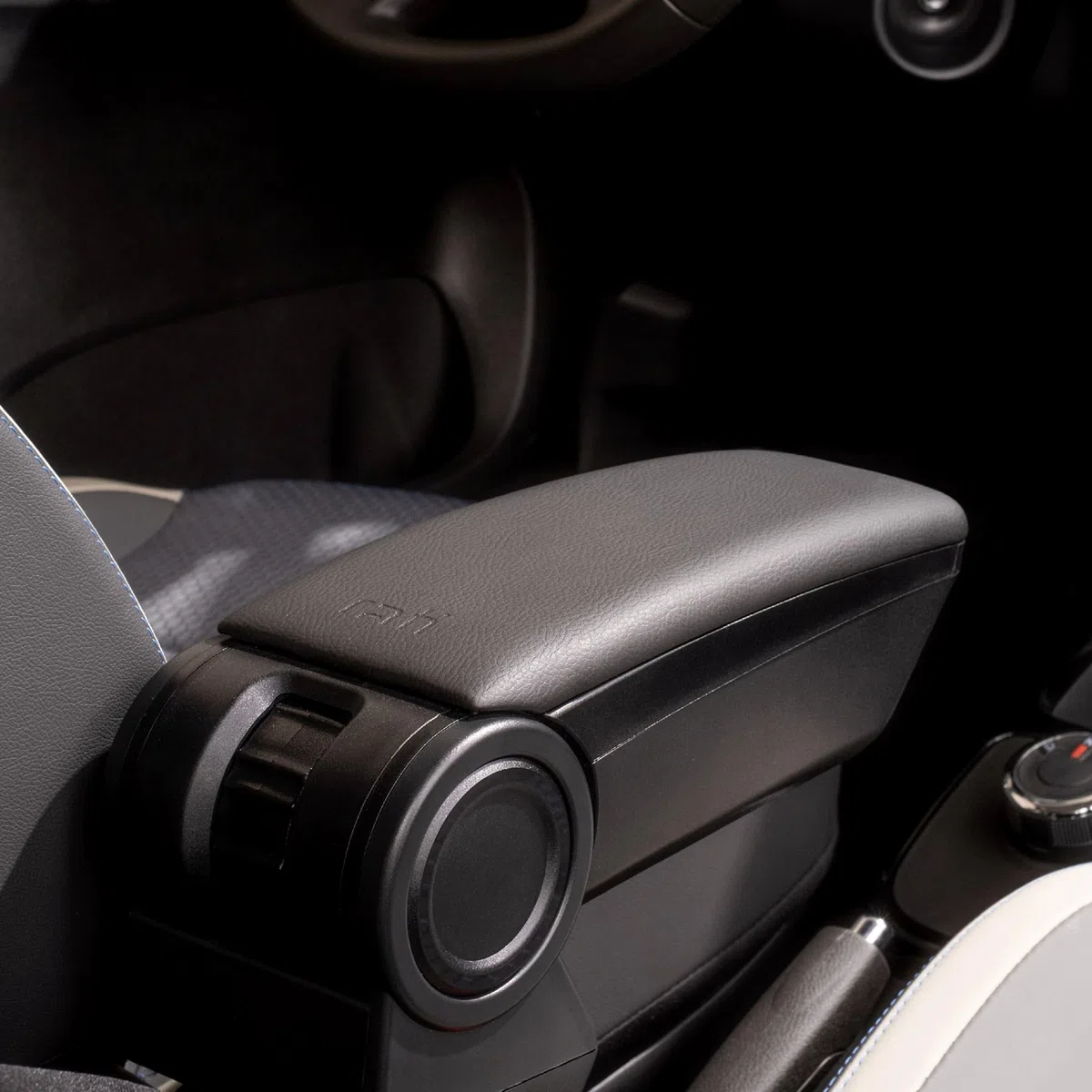 Rati Armster 3 Armlehne kompatibel für TOYOTA AYGO X HYBRID 2026- [Schwarz, veganes Leder] Mittelarmlehne mit Staufach