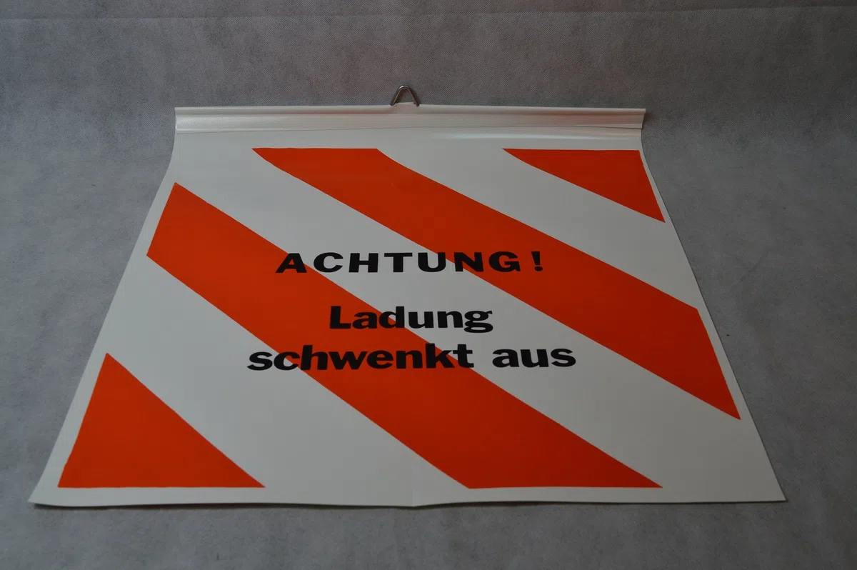 2 X Warnflagge für Langholzfuhrwerke 50 X 50 CM Robust LKW Plane beidseitig beschriftet mit: - Achtung Ladung schwenkt aus - Endfahne Schlussfahne 50 x 50 cm Warnflagge überstehende Ladung Finne
