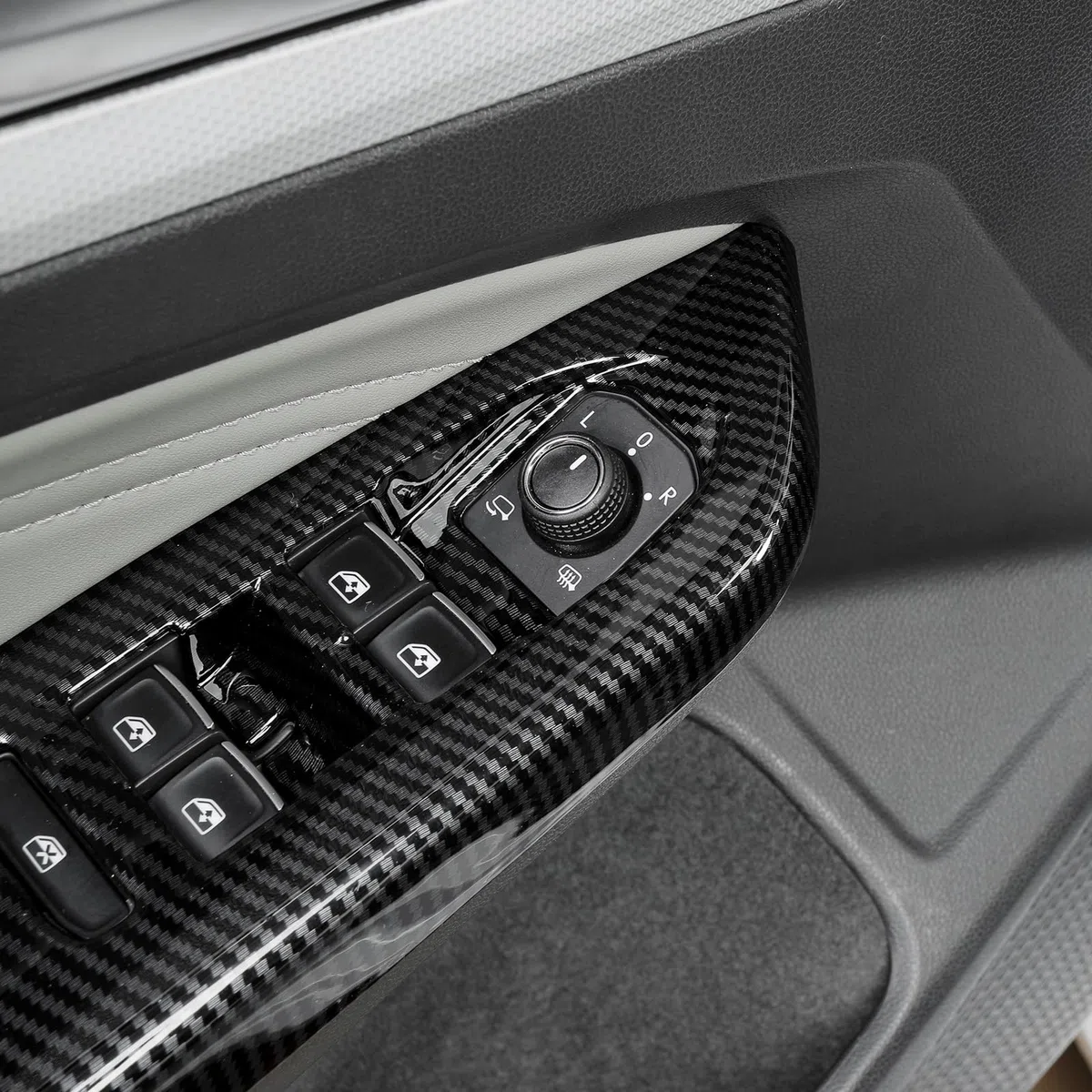 Fensterheber Abdeckung für VW Golf 8 2020 – 2025, 4-teiliges Set, ABS Interieur Dekorleisten in Rot/Carbonoptik, Passend für Tür Fensterheber Schalter