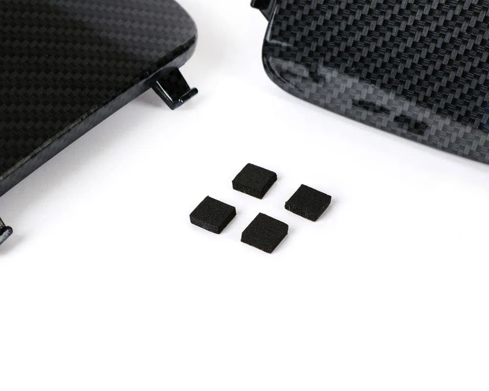 MOTO NOSTRA Wartungsklappen Set Beinschild carbon style kompatibel für Vespa GT, GTL, GTV, GTS, HPE, Super Tech, Sport, 125-300