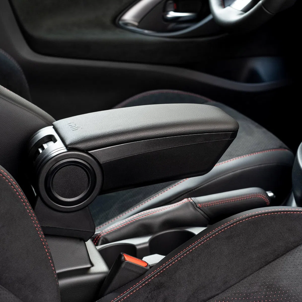 Rati Armster 3 Armlehne kompatibel für TOYOTA AYGO X HYBRID 2026- [Schwarz, veganes Leder] Mittelarmlehne mit Staufach