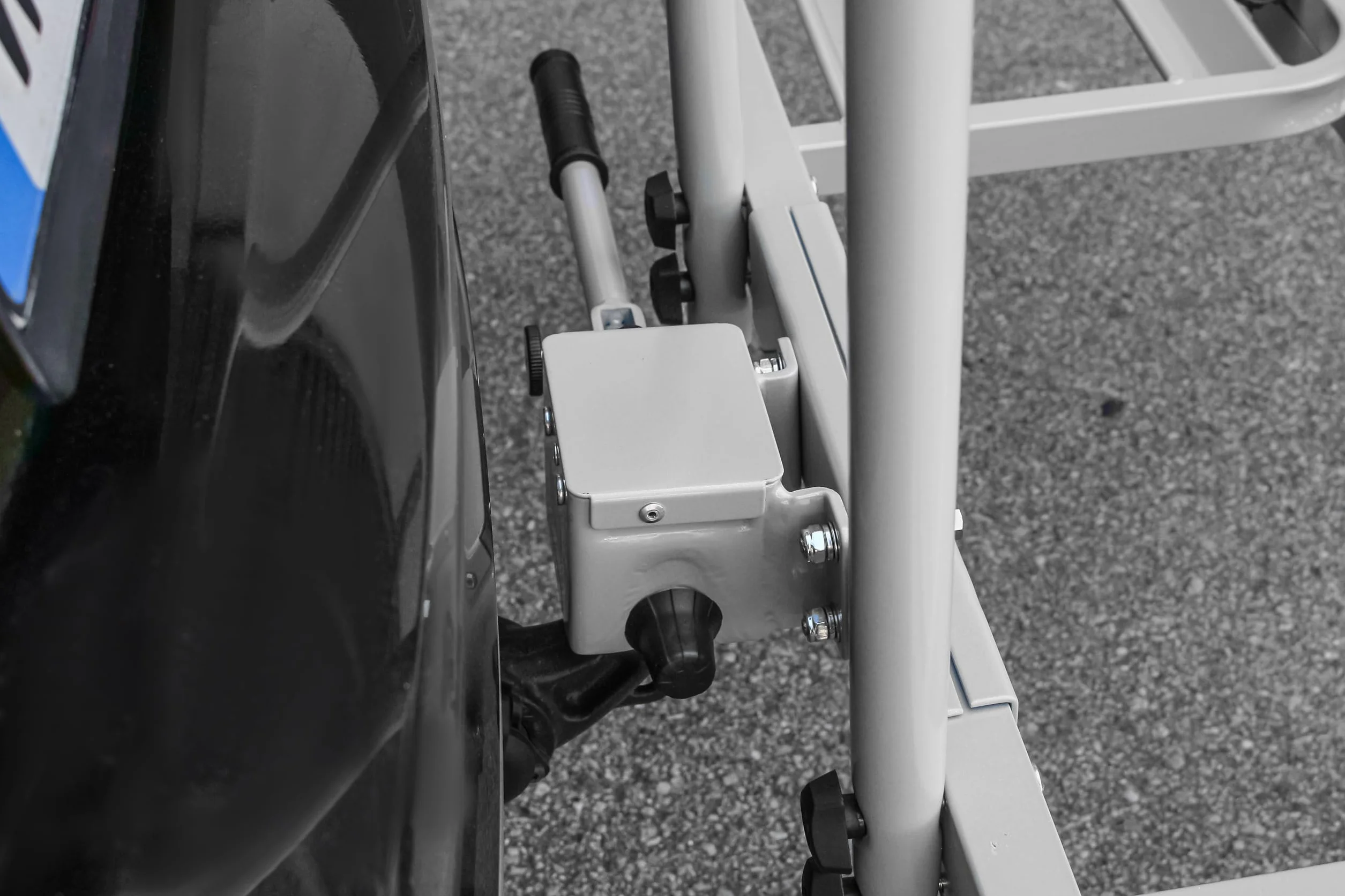 EUFAB 11402 Schnellverschluss für Fahrradträger, abschließbar, zum Nachrüsten, kompatiblemit carlo, Schwarz, Silber